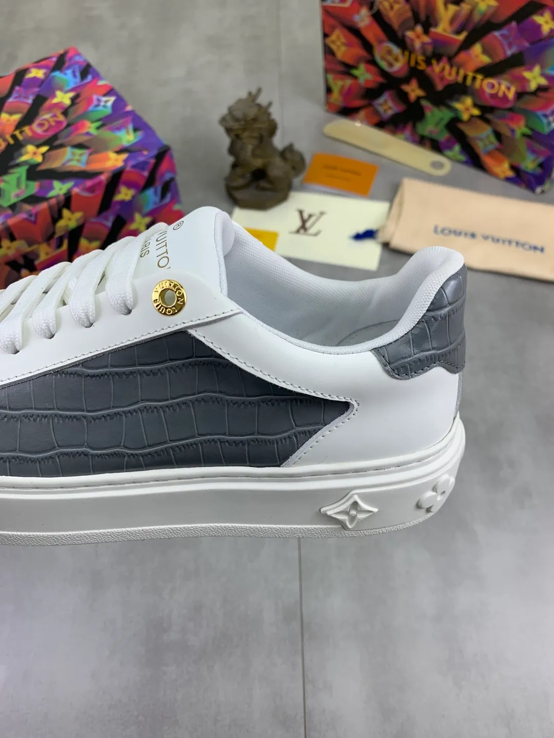 Men's men's shoes P520💰【New style】🆘High quality cowhide【Louis Vuitton】LV official website's latest model🎁casual and fashionable men's shoes👟hot style💥simple and elegant style, exclusive for trendy men. Unique official website's latest brand elements👑original decoration, fashionable and generous, the fabric is made of original denim➕comfortable and breathable mesh lining➕cow leather feet ✅The official website specifies wear-resistant casual outsole, the classic model is taken in real life🎬Color: 5⃣️colors available😍Number of codes: 38-44 Full set of packaging